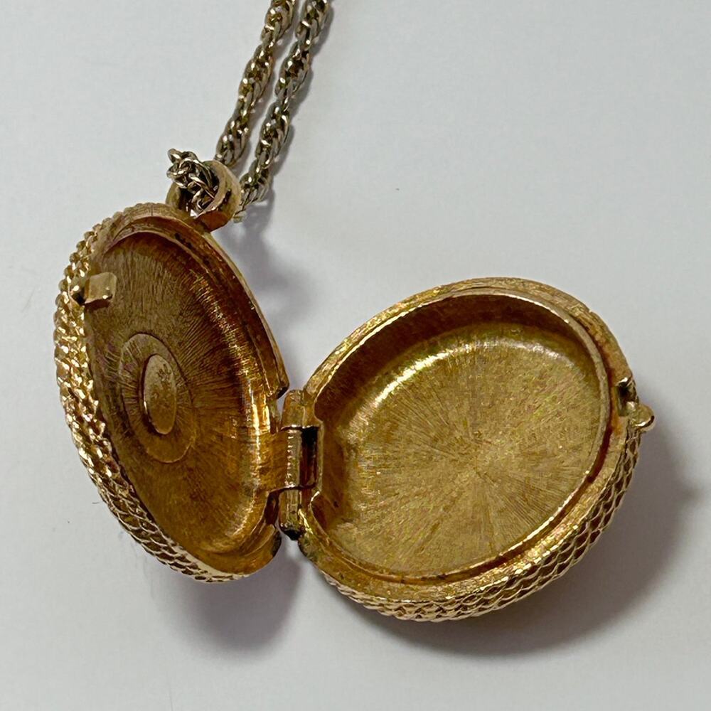 Beeline Vintage Solid Perfume Locket Pendant Necklace - Picture 3 of 12